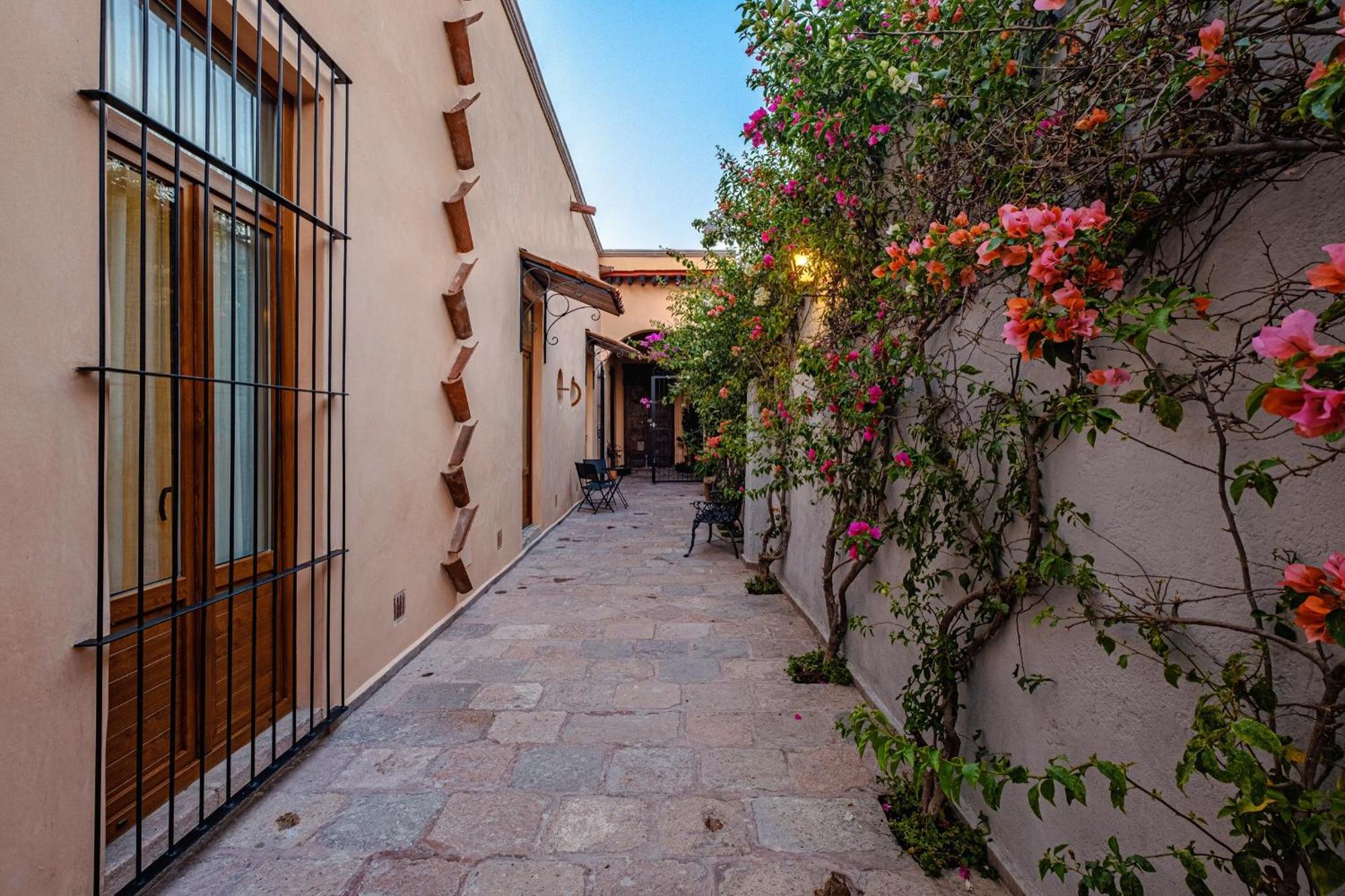 Veinticinco20H Aparthotel Queretaro Exterior photo